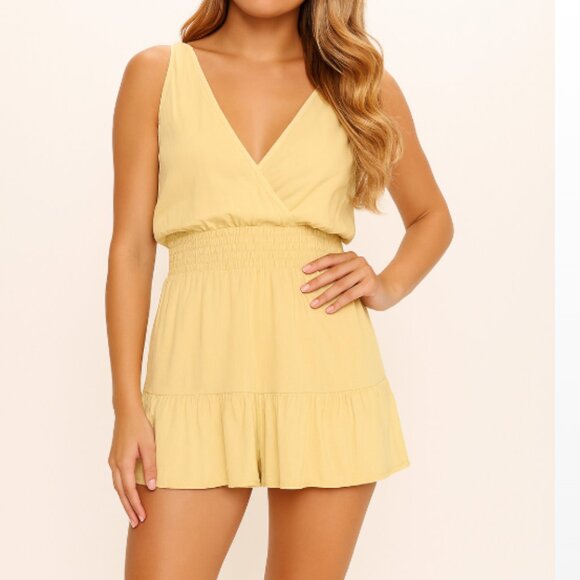 Love Tree Sleeveless V Neck Short Romper Yellow Size Large - Picture 1 of 10
